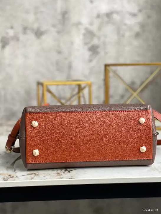 First bag ru VUITTON LOUIS BB LOCKME EVER 0524